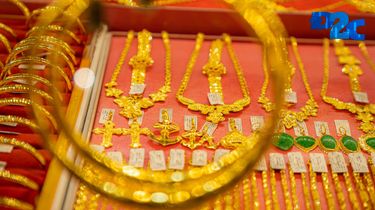 Hàng chục tấn vàng bán ra mỗi năm, người mua chịu đắt, đại gia lãi khủng